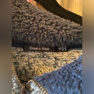 Fuzzy Doe and Rae half zip